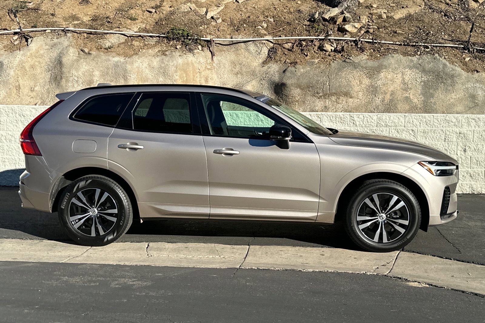 Certified 2025 Volvo XC60 B5 Core image 3