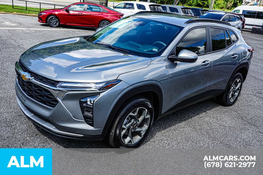 Used 2025 Chevrolet Trax LT FWD image 14