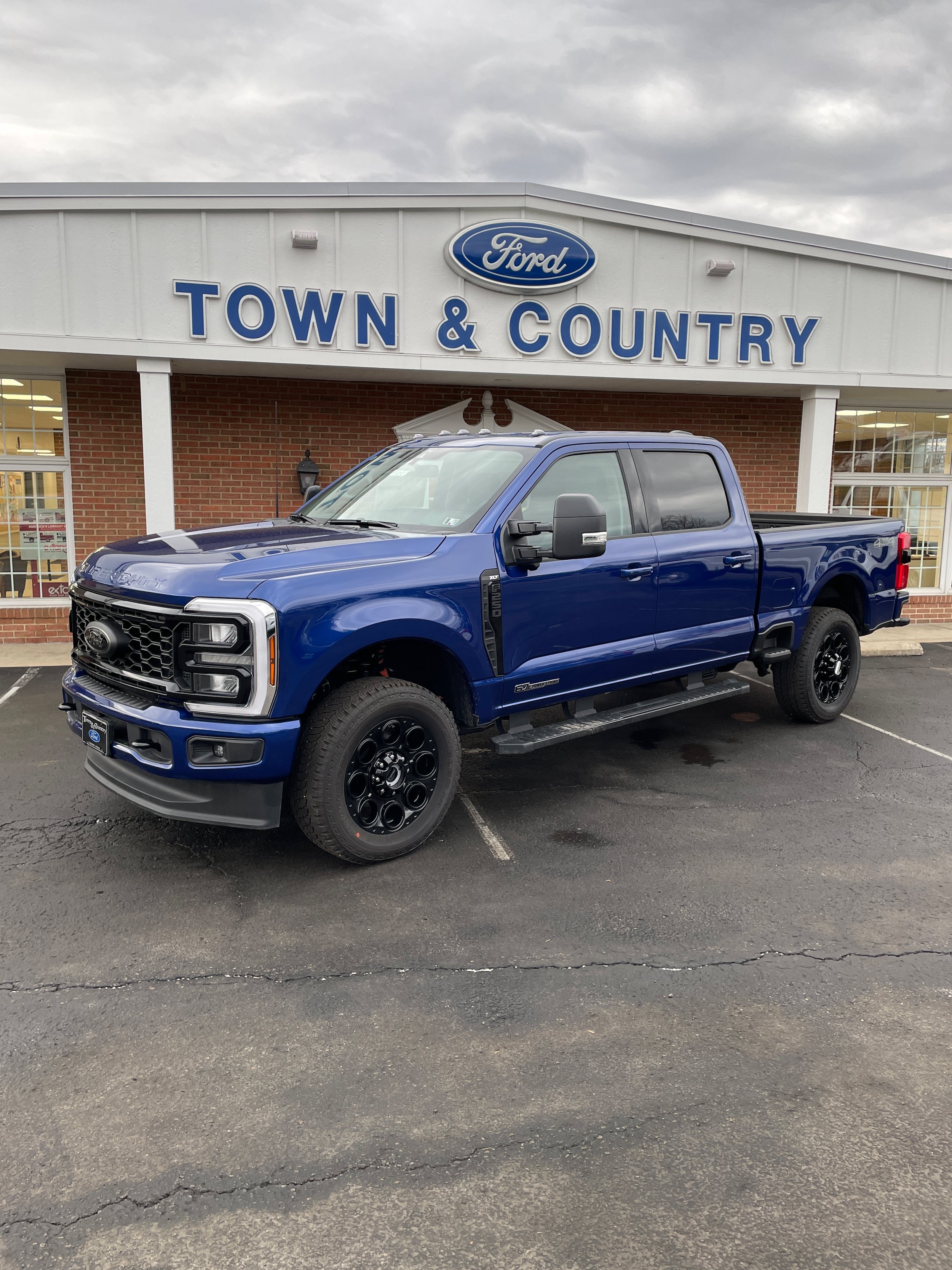 New 2026 Ford F250 XLT w/ XLT Premium Package AWD/4WD image 1