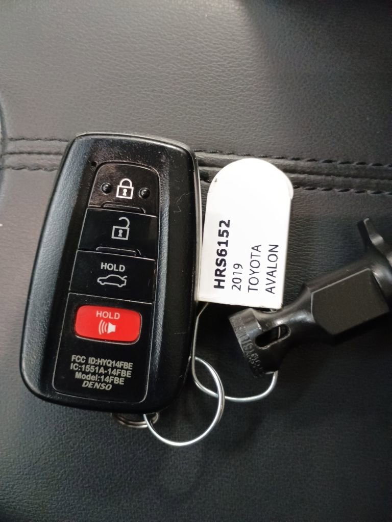 Used 2019 Toyota Avalon XLE w/ Moonroof Package image 29