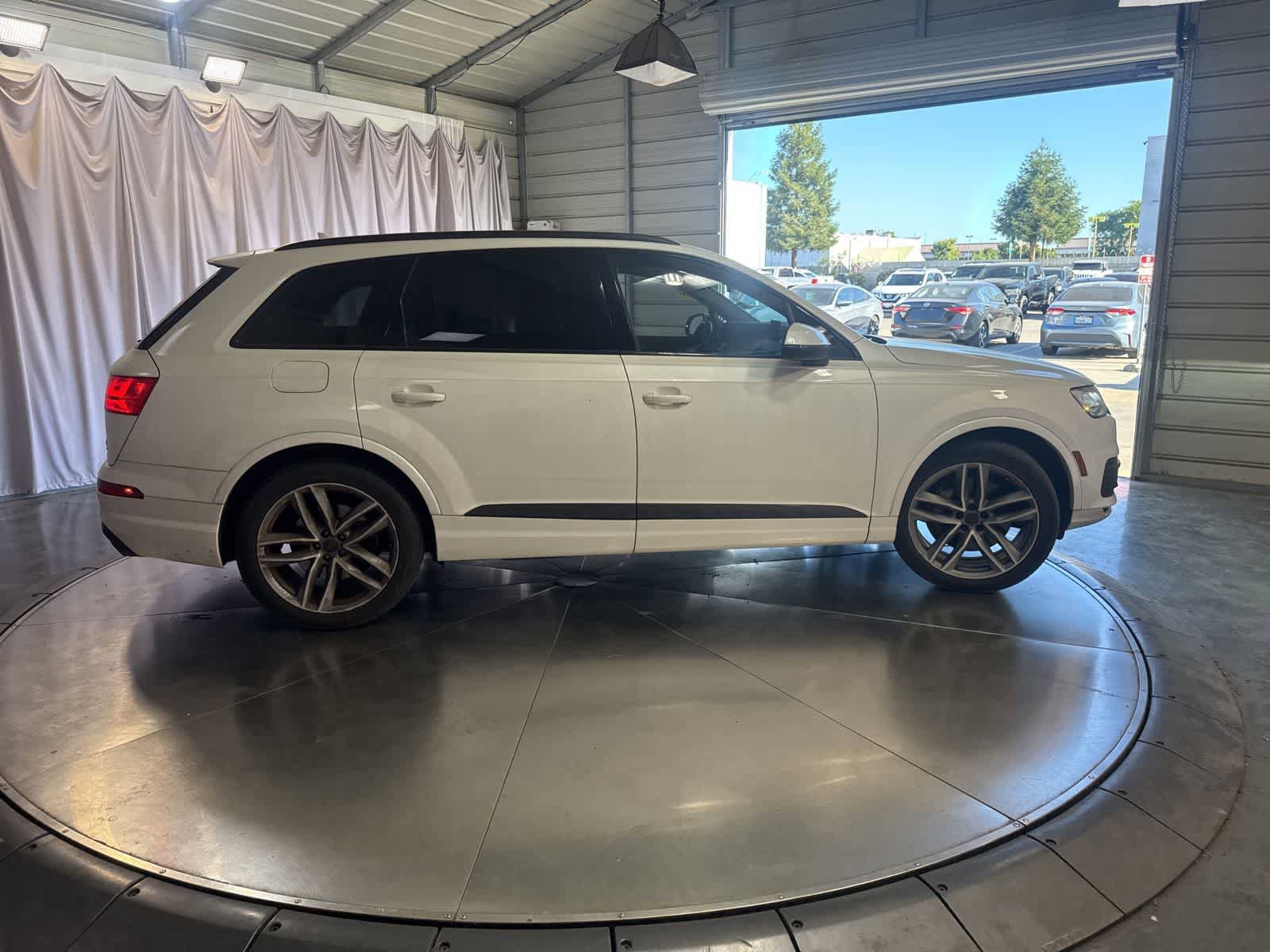 Used 2017 Audi Q7 3.0T Prestige w/ Prestige Package AWD/4WD image 4