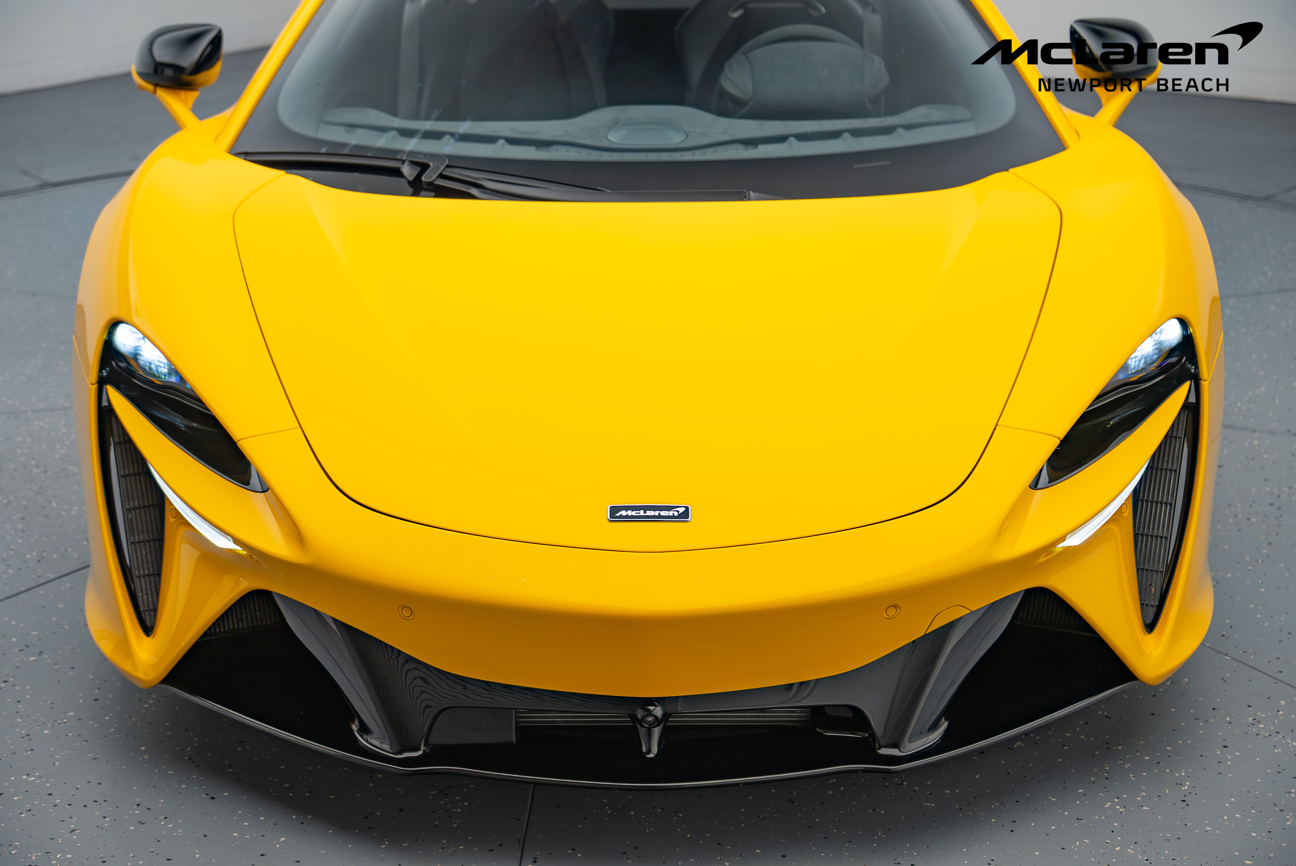 Used 2024 McLaren Artura RWD image 25