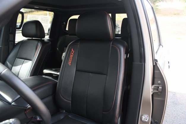 Used 2024 Nissan Titan PRO-4X w/ Pro-4x Convenience Package AWD/4WD image 17