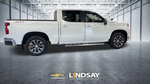 Used 2022 Chevrolet Silverado 1500 LT AWD/4WD image 2
