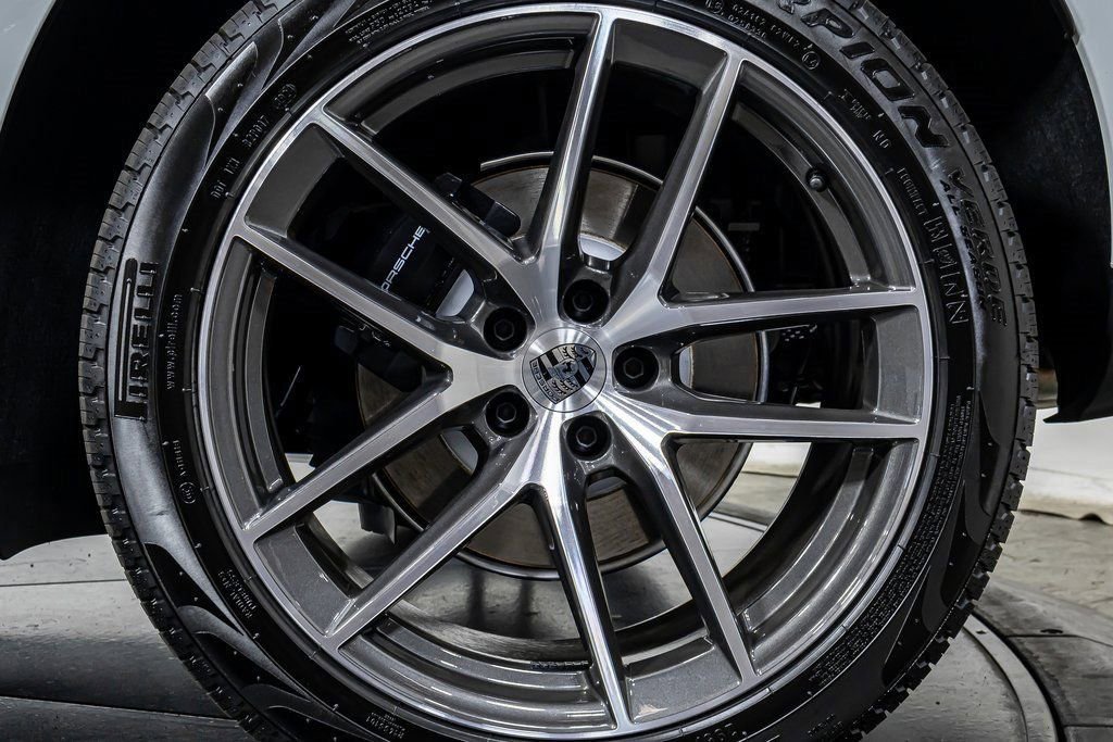 Certified 2025 Porsche Macan AWD/4WD image 24