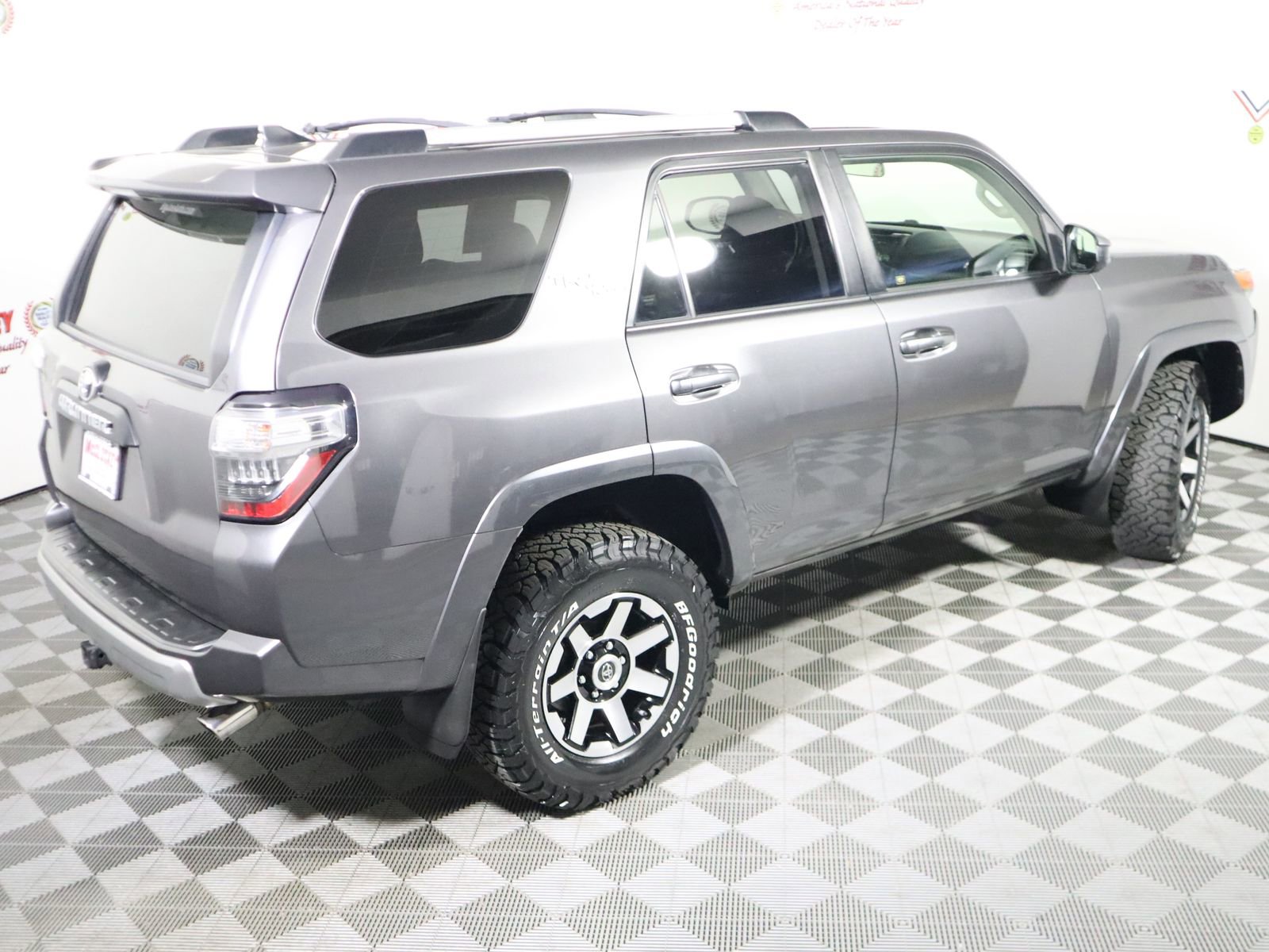 Used 2017 Toyota 4Runner TRD Off-Road w/ Convenience Package image 4