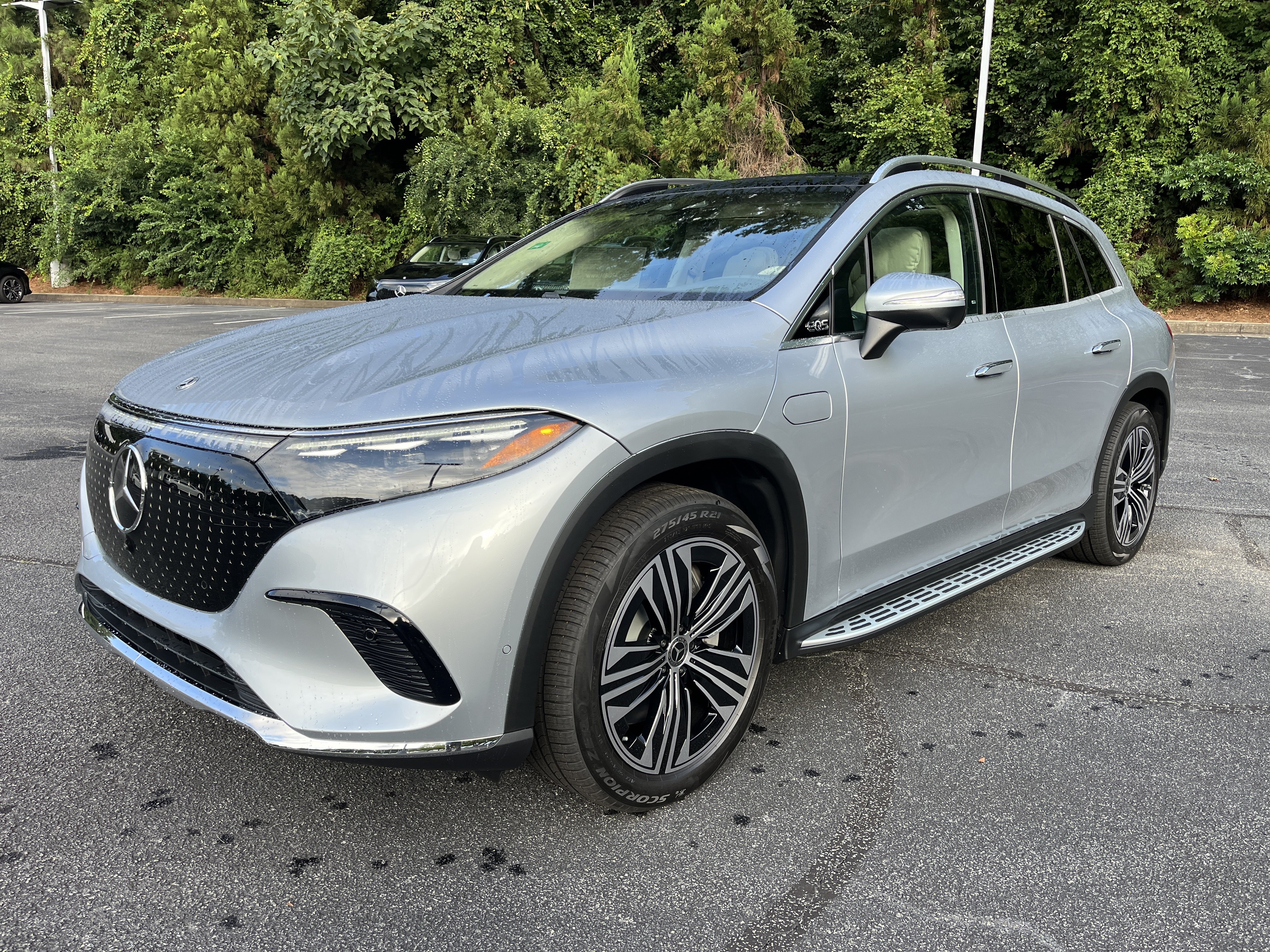 New 2027 Mercedes-Benz EQS 400 4MATIC SUV image 3