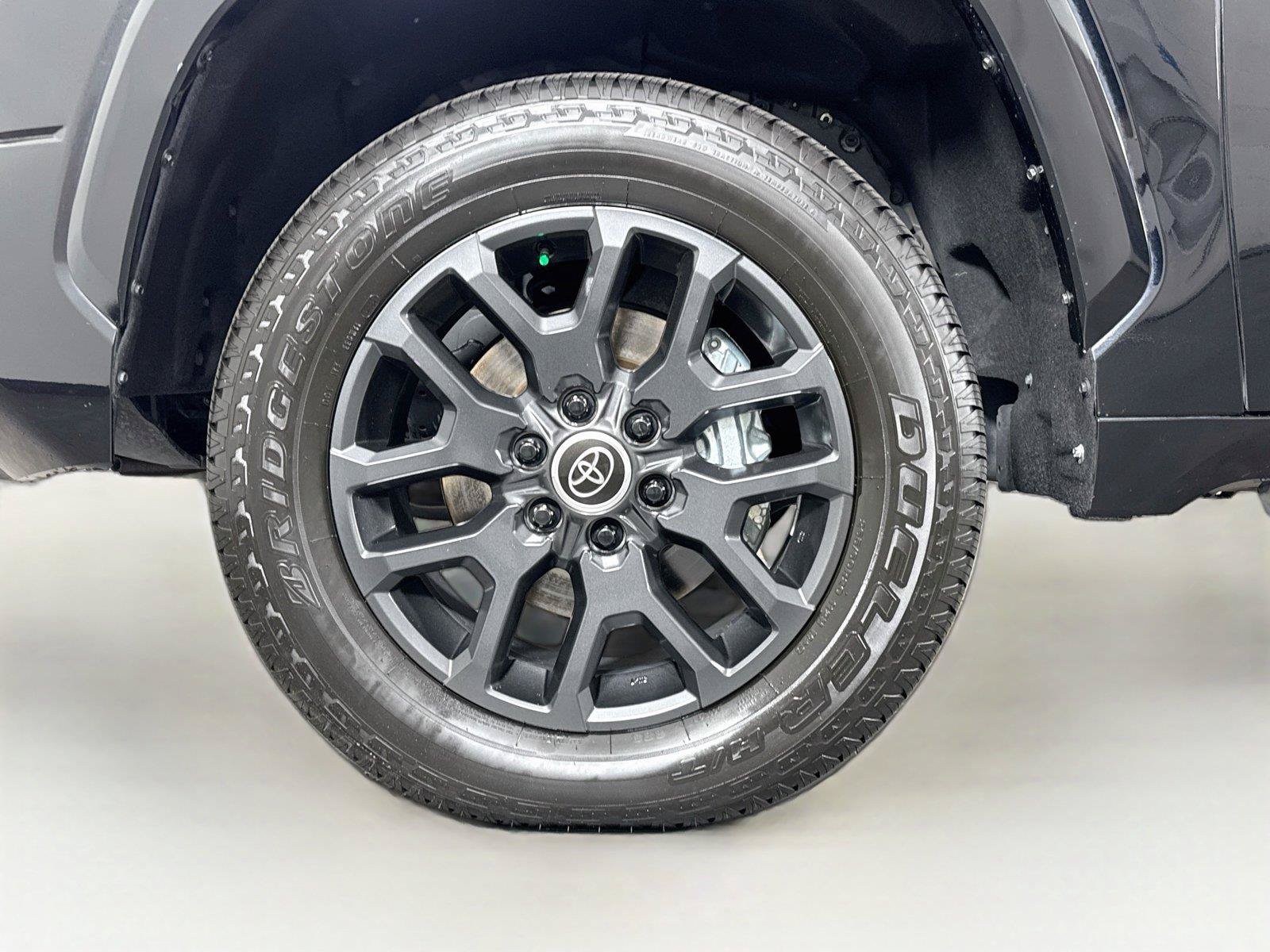 Used 2024 Toyota Tundra Platinum AWD/4WD image 45