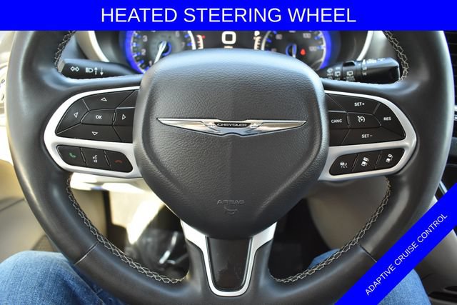 Used 2024 Chrysler Pacifica Touring-L FWD image 4