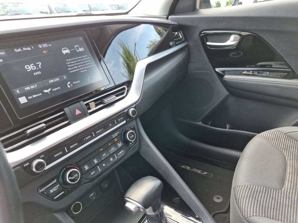 Used 2020 Kia Niro LXS FWD image 25