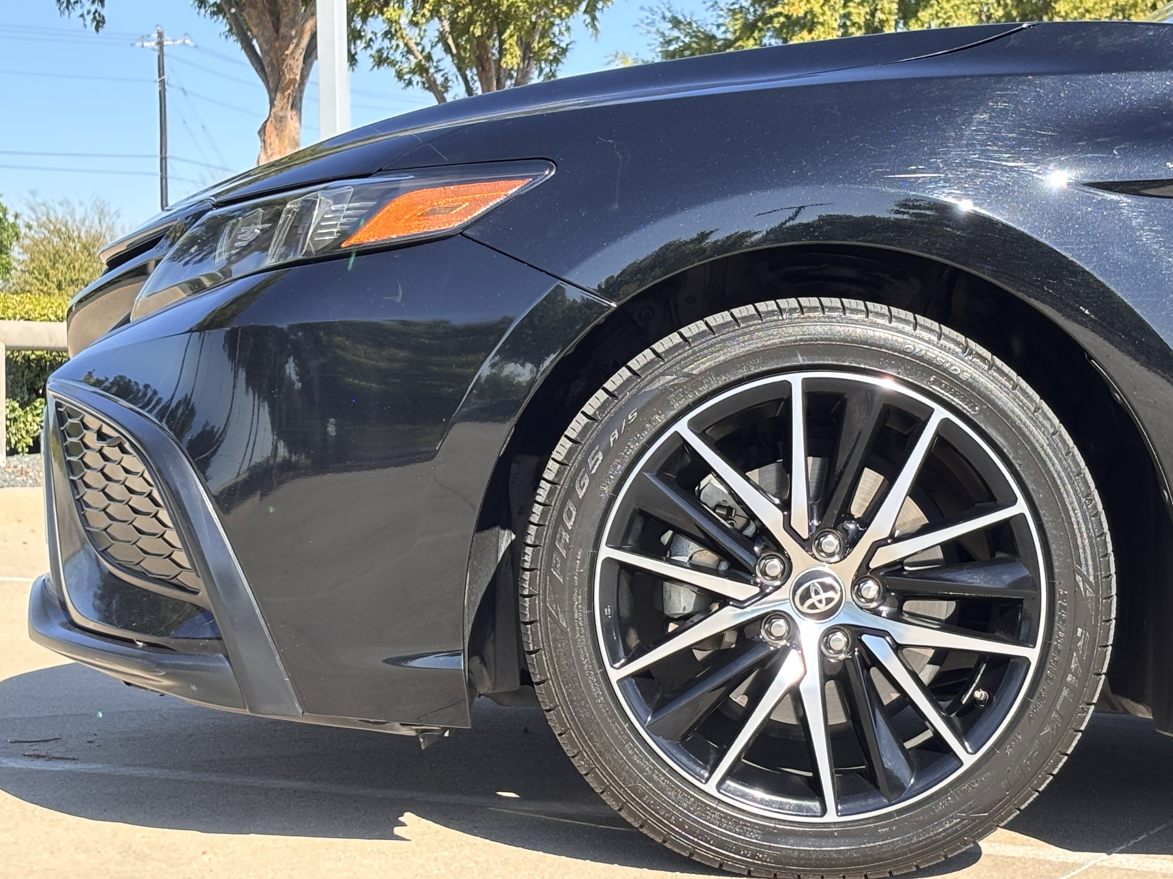 Used 2021 Toyota Camry SE w/ Convenience Package FWD image 11