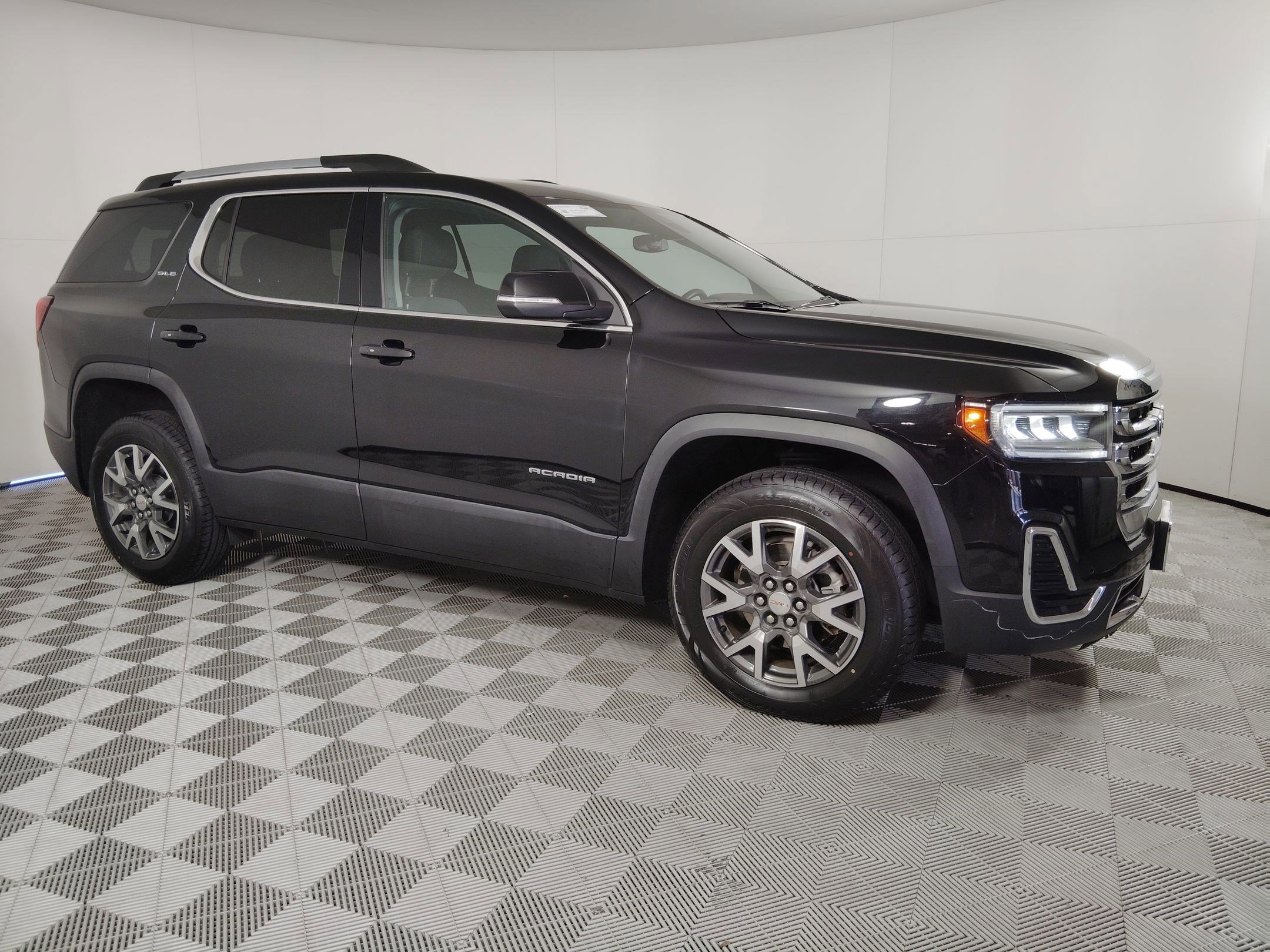 Used 2023 GMC Acadia SLE w/ Driver Convenience Package image 7