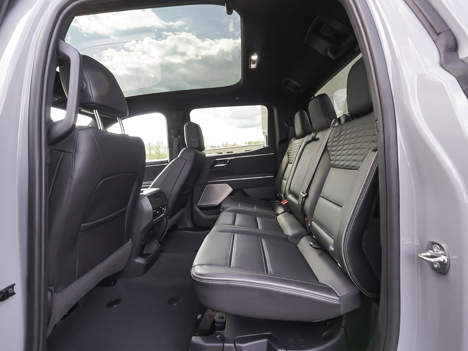 Used 2024 GMC Sierra EV Denali image 33