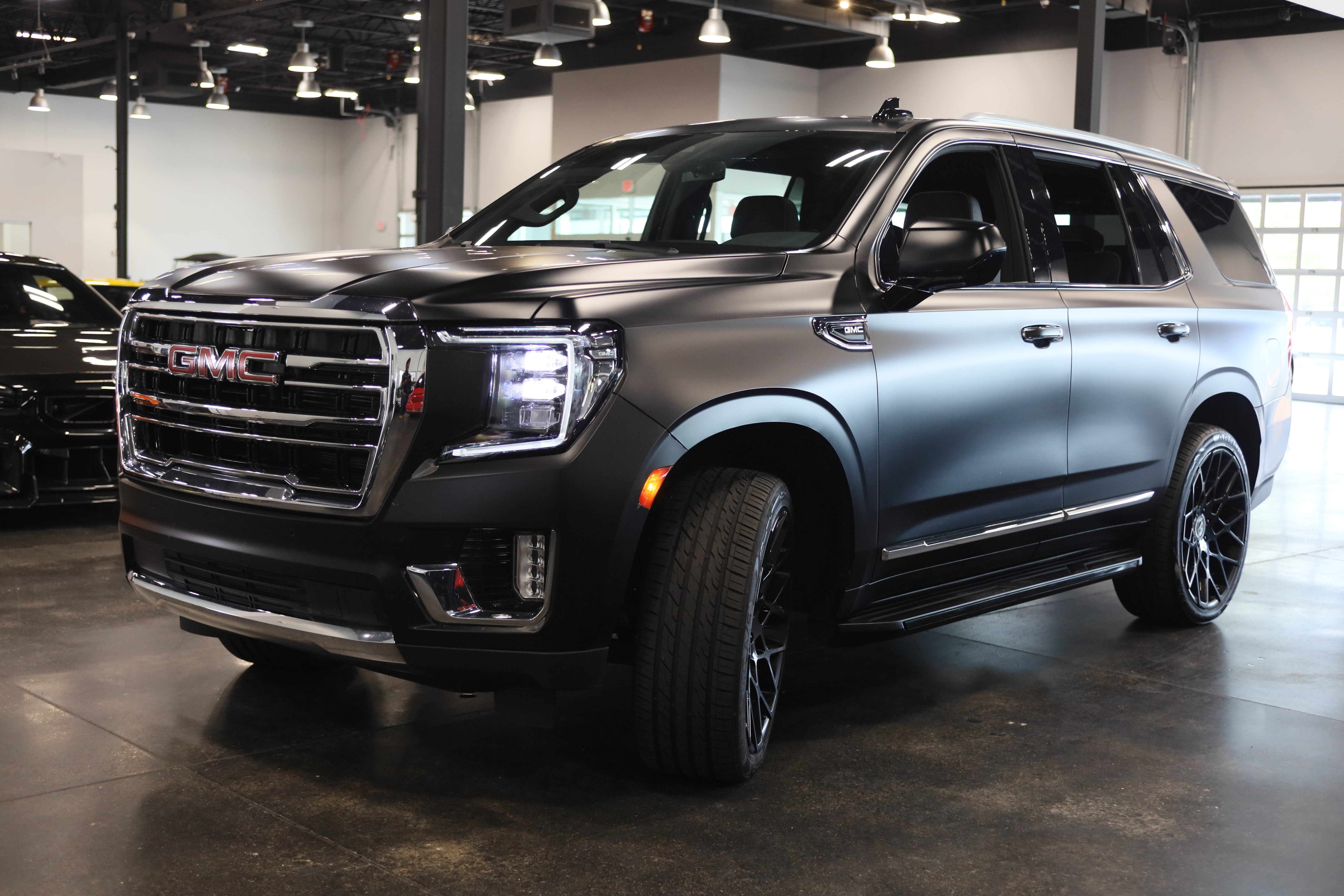Used 2022 GMC Yukon SLT AWD/4WD image 3