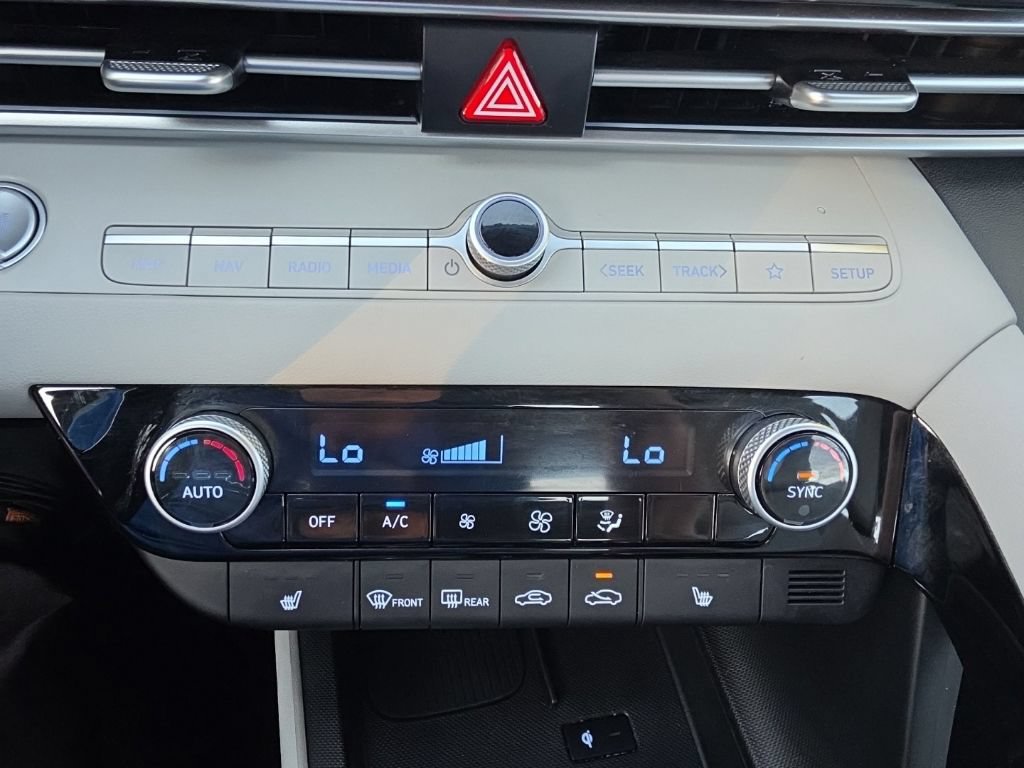 Used 2025 Hyundai Elantra Limited FWD image 27
