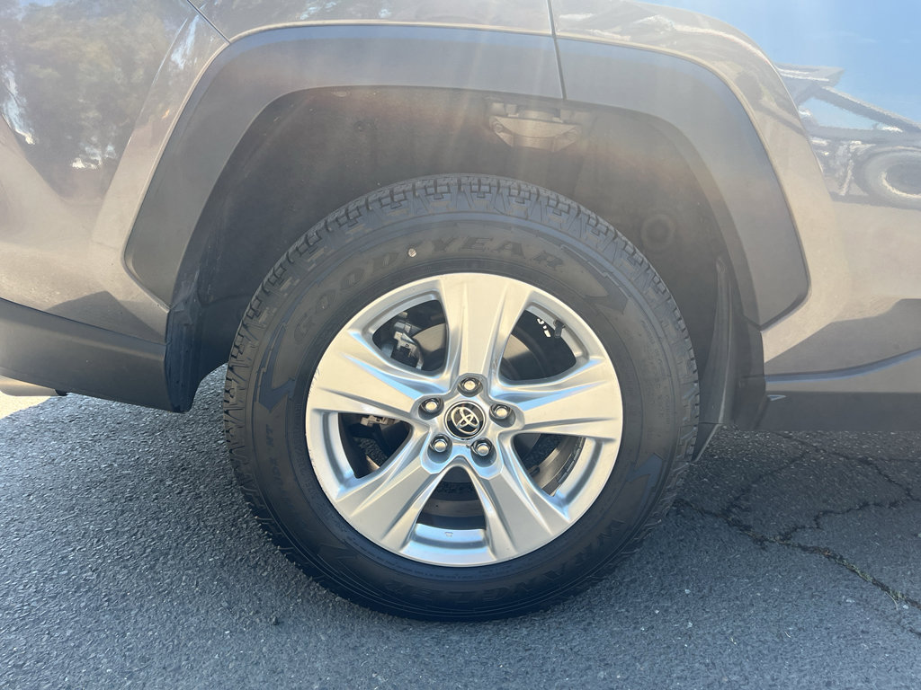 Used 2021 Toyota RAV4 XLE w/ Convenience Package AWD/4WD image 16