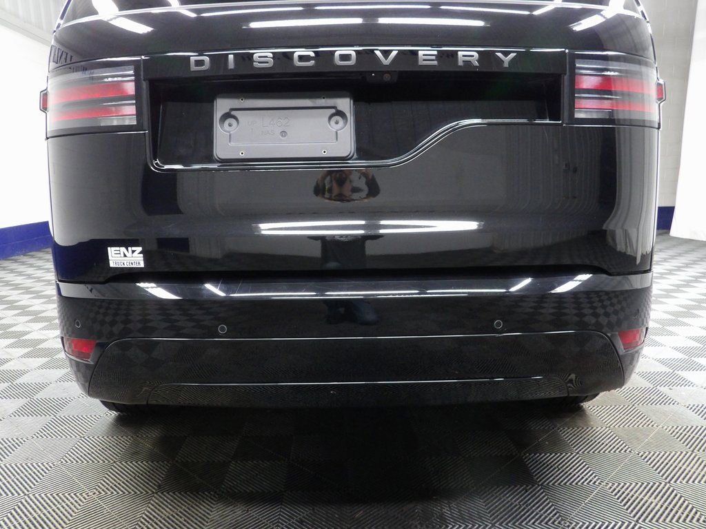 Used 2024 Land Rover Discovery Dynamic SE image 33