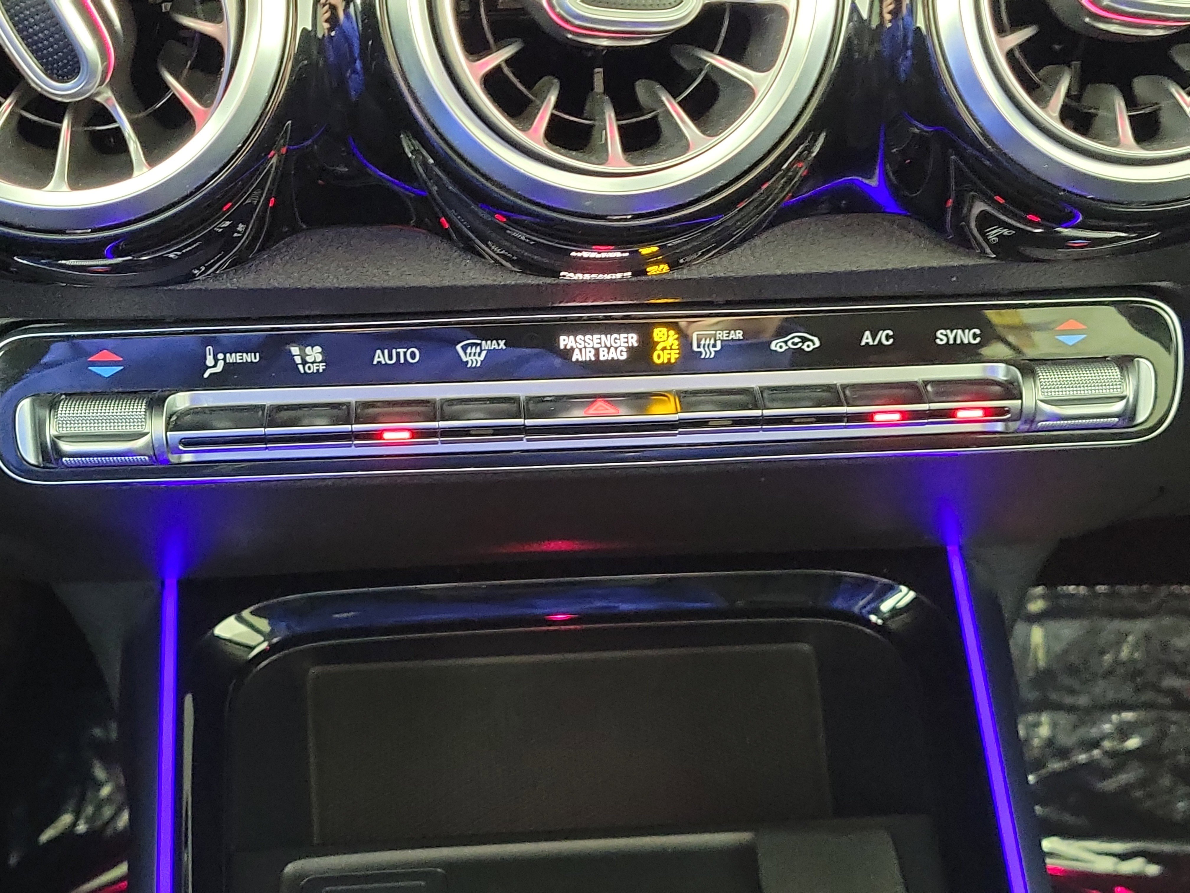 Used 2021 Mercedes-Benz GLB 250 4MATIC w/ Premium Package image 20