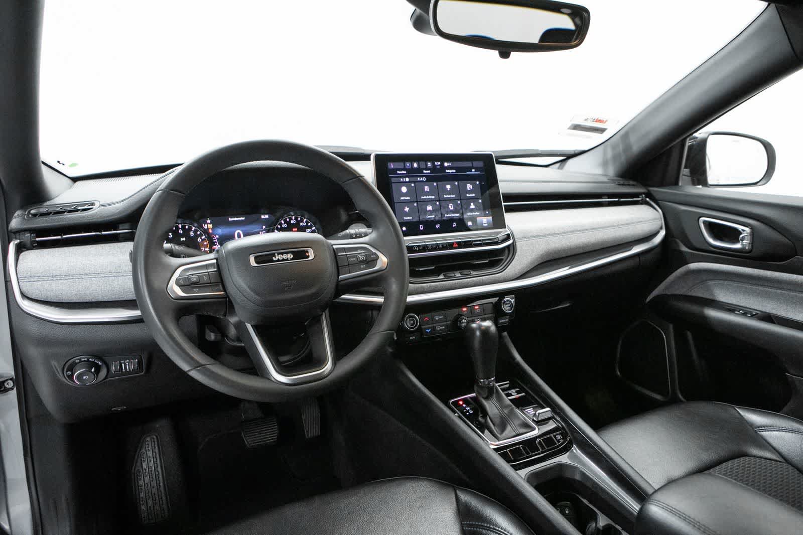Used 2023 Jeep Compass Latitude AWD/4WD image 13