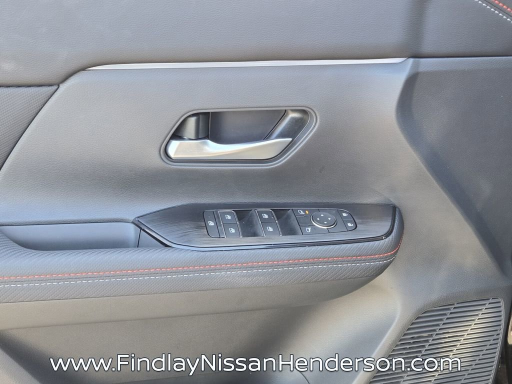 Used 2025 Nissan Kicks SR AWD/4WD image 20