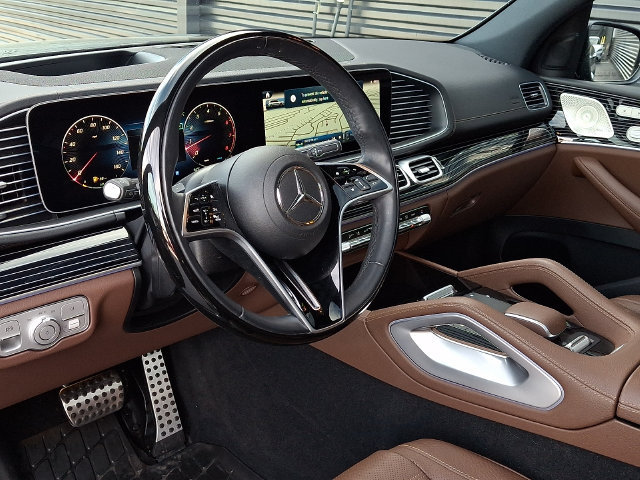 Used 2025 Mercedes-Benz GLS 450 4MATIC image 4