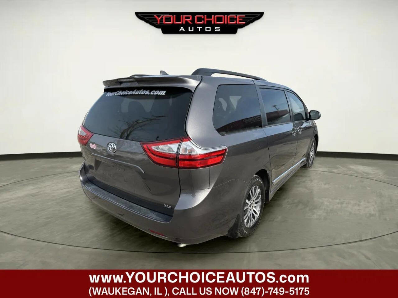 Used 2018 Toyota Sienna XLE w/ XLE Navigation Package FWD image 5