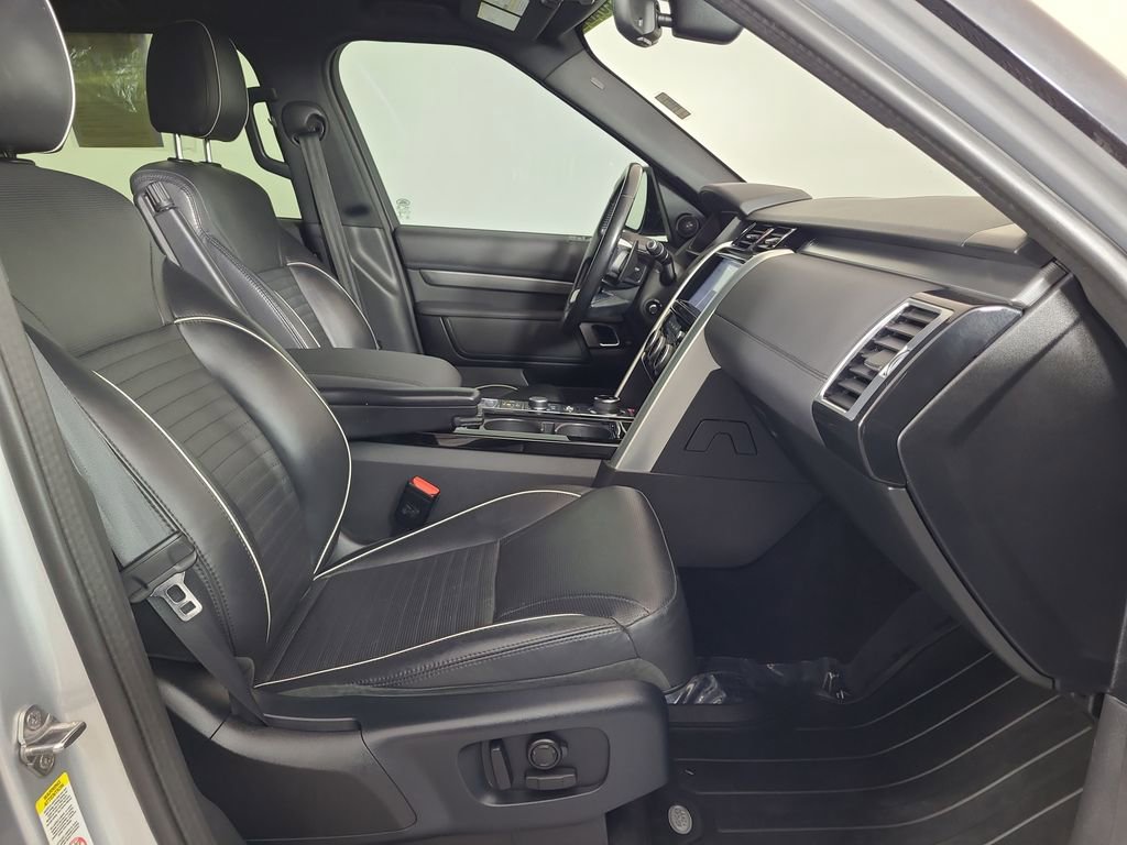 Used 2020 Land Rover Discovery HSE image 22