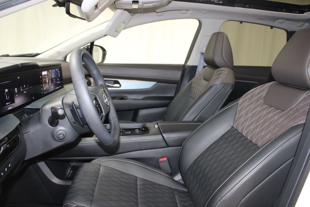 Used 2025 Nissan Murano Platinum w/ Cargo Package AWD/4WD image 24