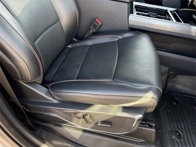 Used 2023 Ford F350 Lariat w/ Chrome Package image 22