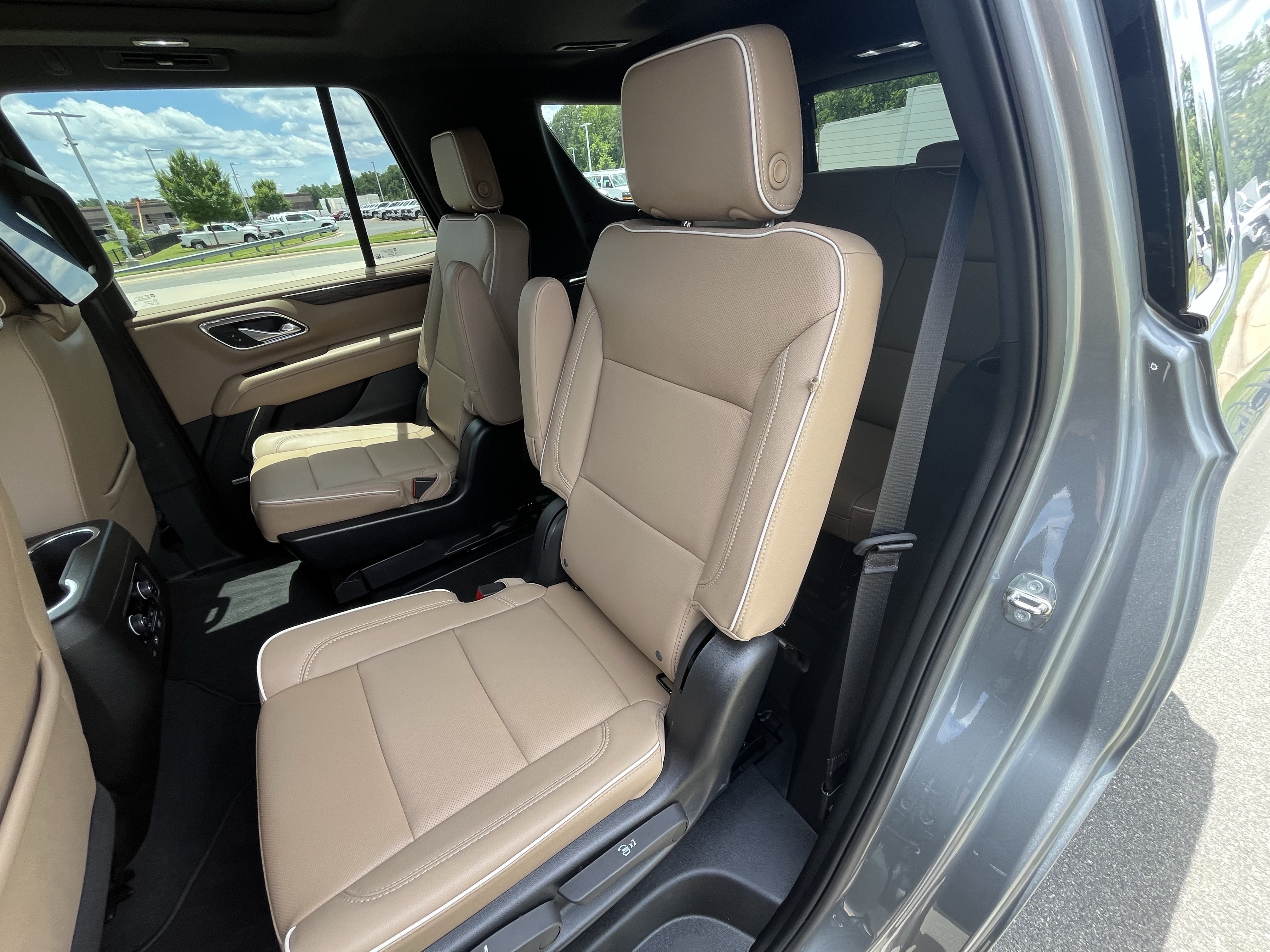 Used 2023 Chevrolet Tahoe Premier w/ Premium Package 2 AWD/4WD image 30