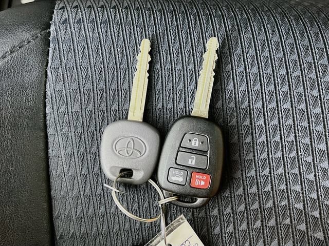 Used 2012 Toyota Camry SE FWD image 11