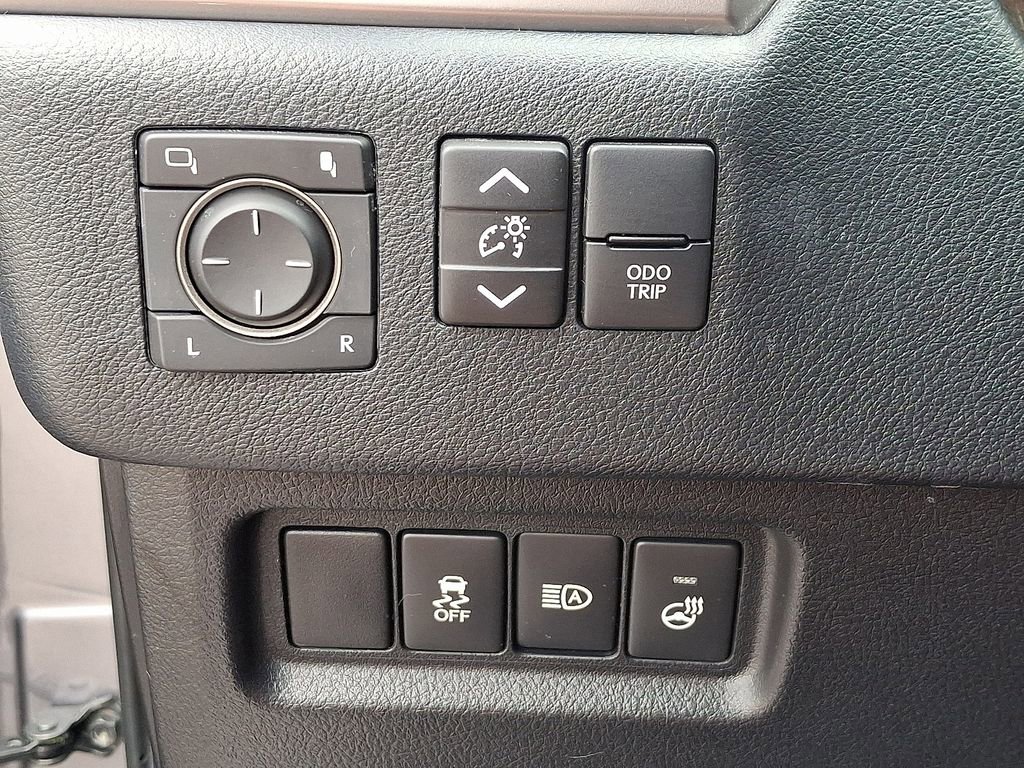 Used 2023 Lexus GX 460 Premium w/ Accessory Package image 25