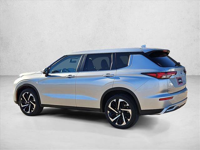 Used 2024 Mitsubishi Outlander SE image 8