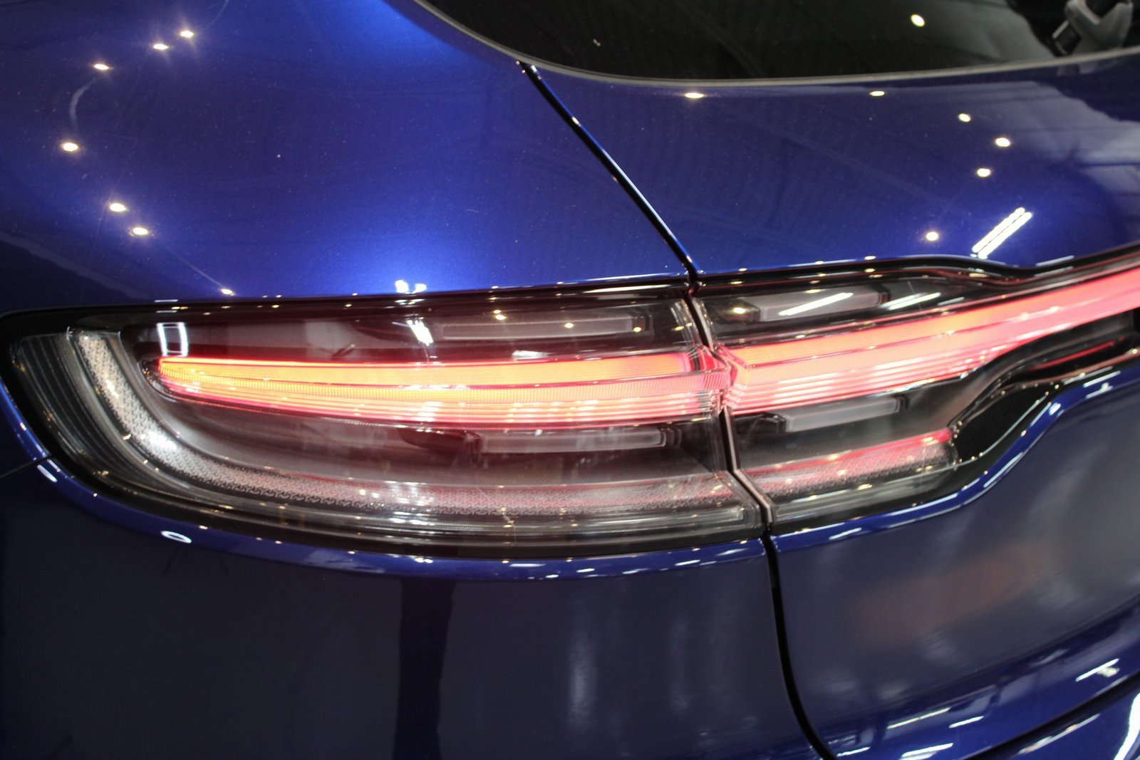 Certified 2024 Porsche Macan image 16