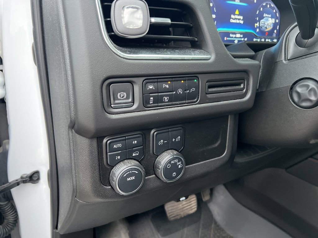 Used 2022 Chevrolet Suburban RST w/ Luxury Package image 15