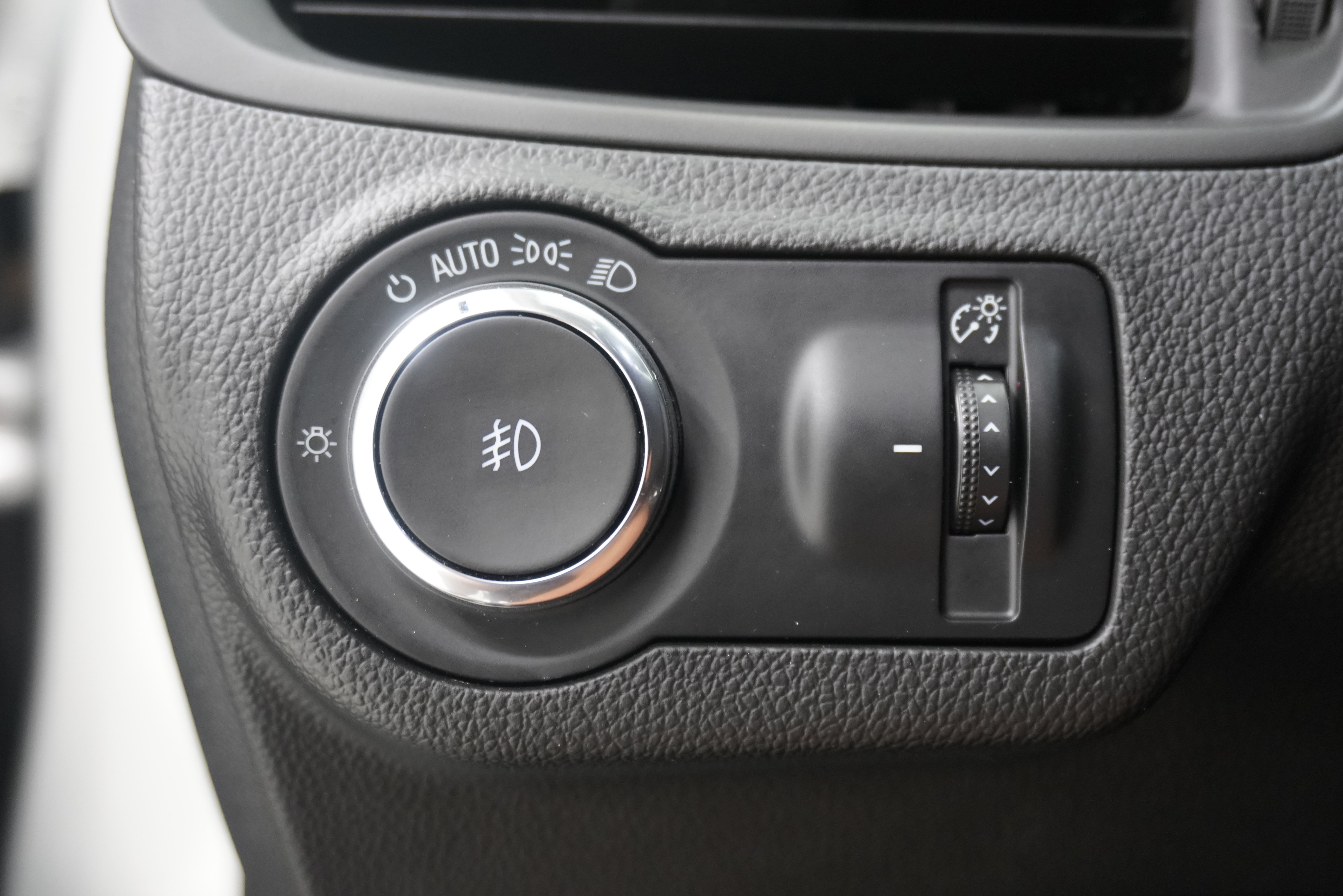 Used 2017 Buick Envision Essence FWD image 26