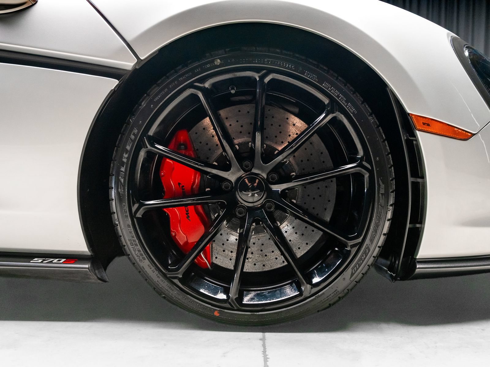 Used 2019 McLaren 570S Spider RWD image 26