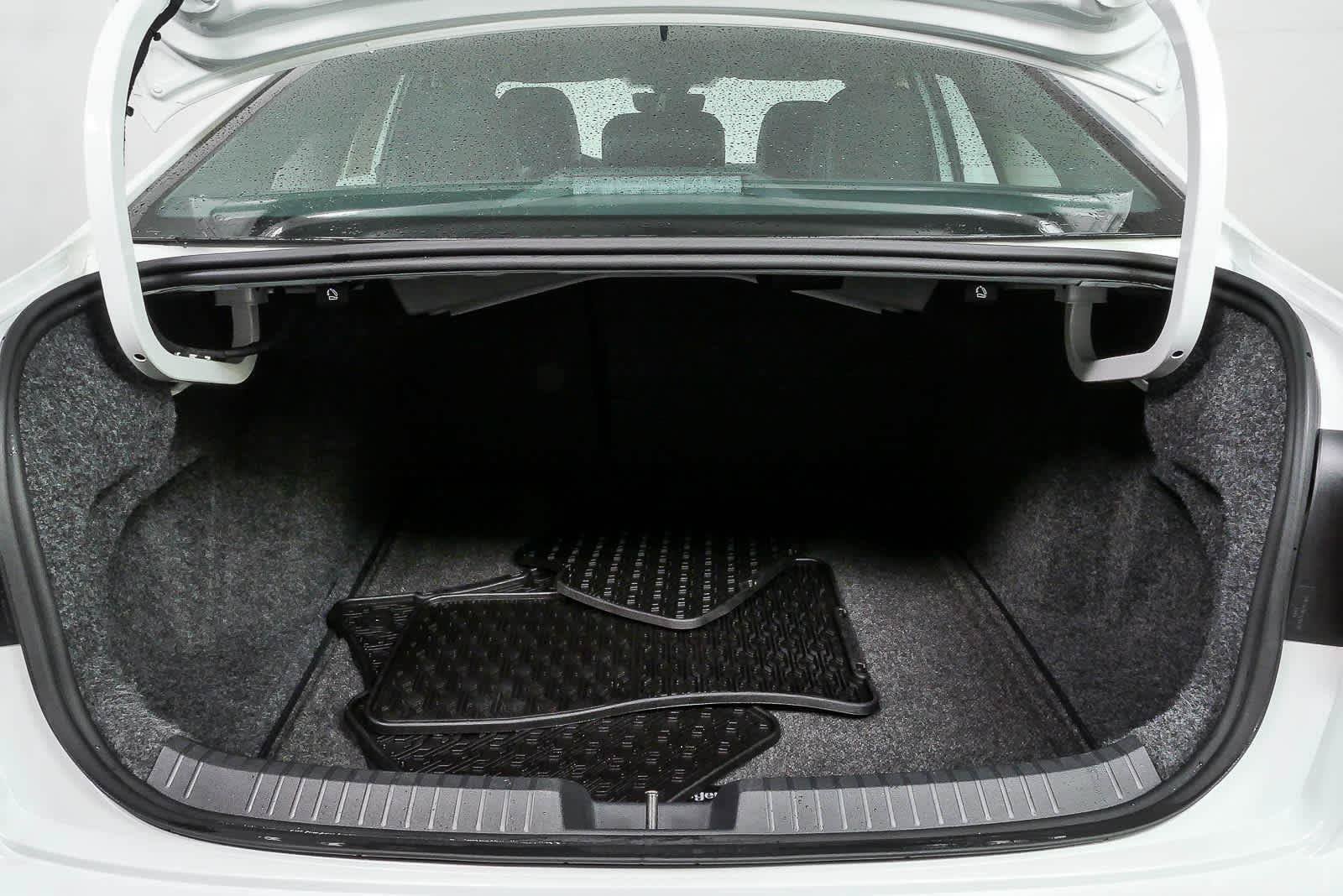Certified 2025 Volkswagen Jetta SE FWD image 28