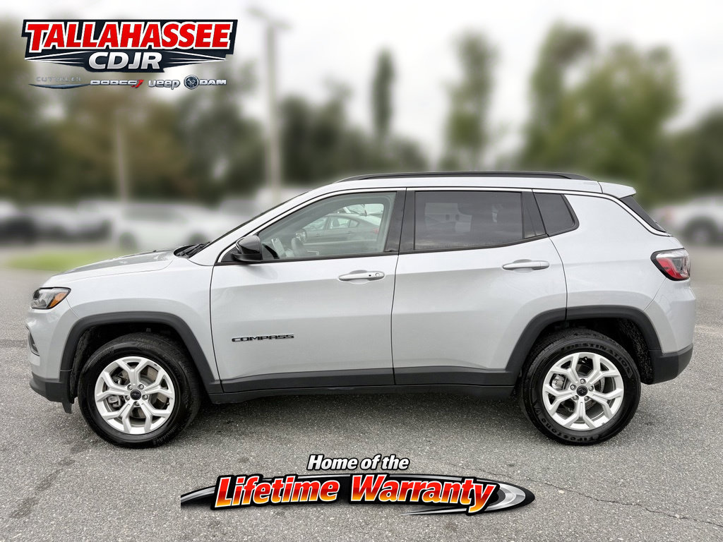 Used 2025 Jeep Compass Latitude AWD/4WD image 10