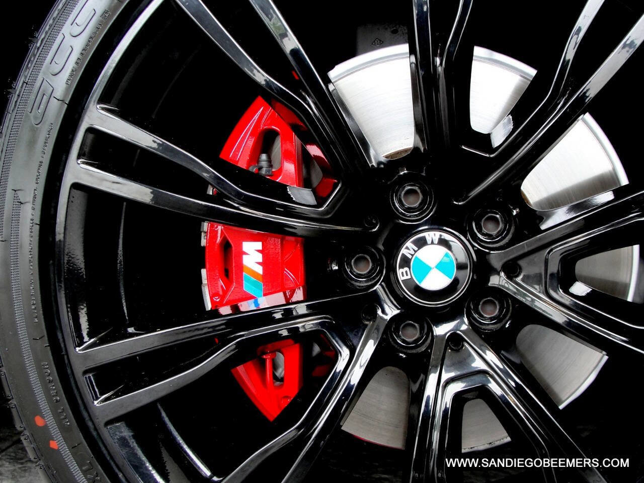 Used 2022 BMW 740i w/ M Sport Package image 2