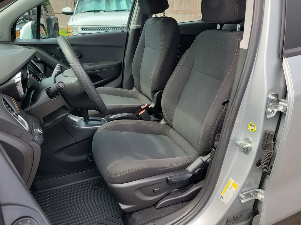 Used 2020 Chevrolet Trax LS FWD image 18