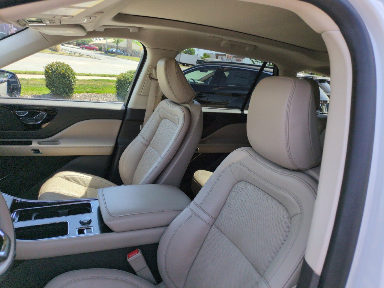 Used 2022 Lincoln Aviator Reserve w/ Equipment Group 201A RWD image 19