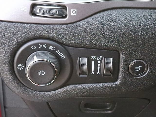 Used 2020 Jeep Cherokee Limited image 24