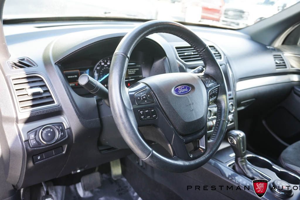 Used 2018 Ford Explorer XLT AWD/4WD image 27