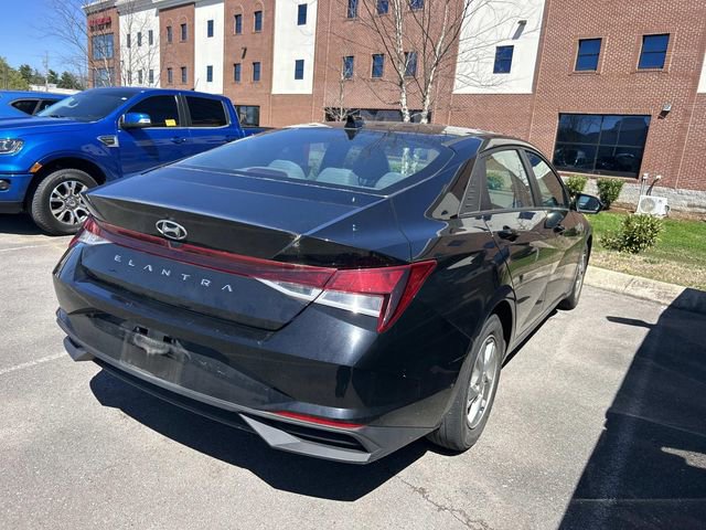Used 2023 Hyundai Elantra SE image 4