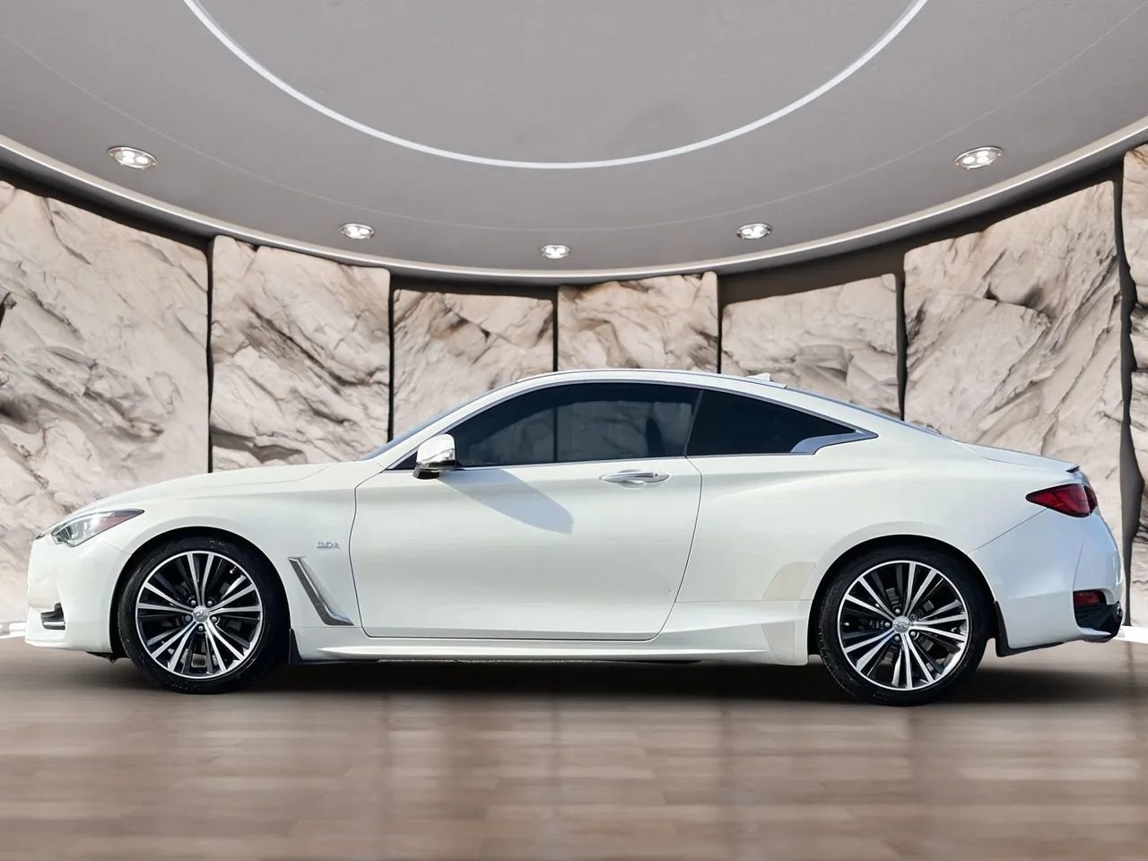 Used 2019 INFINITI Q60 3.0t Luxe w/ Essential Package image 8