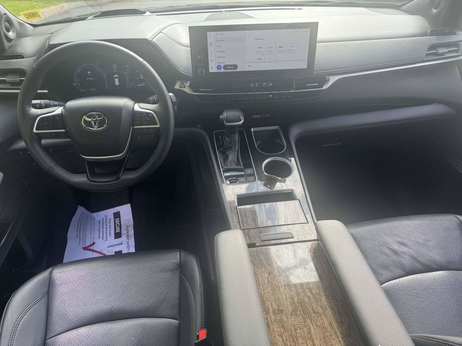Certified 2025 Toyota Sienna Platinum FWD image 13