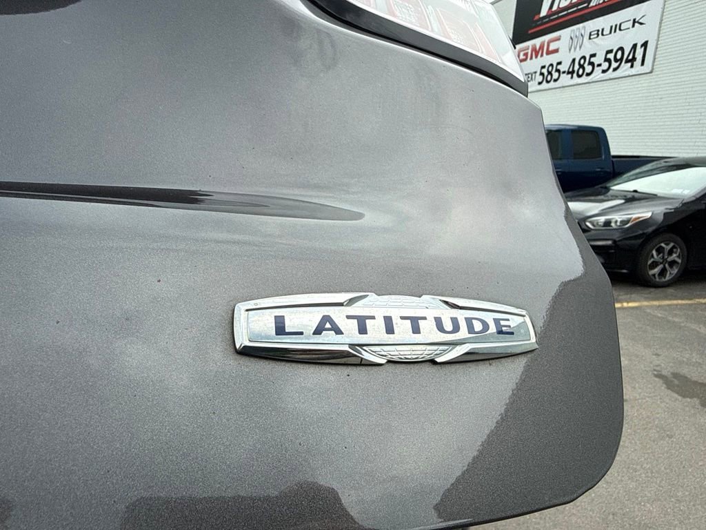 Used 2018 Jeep Compass Latitude w/ Popular Equipment Group AWD/4WD image 16