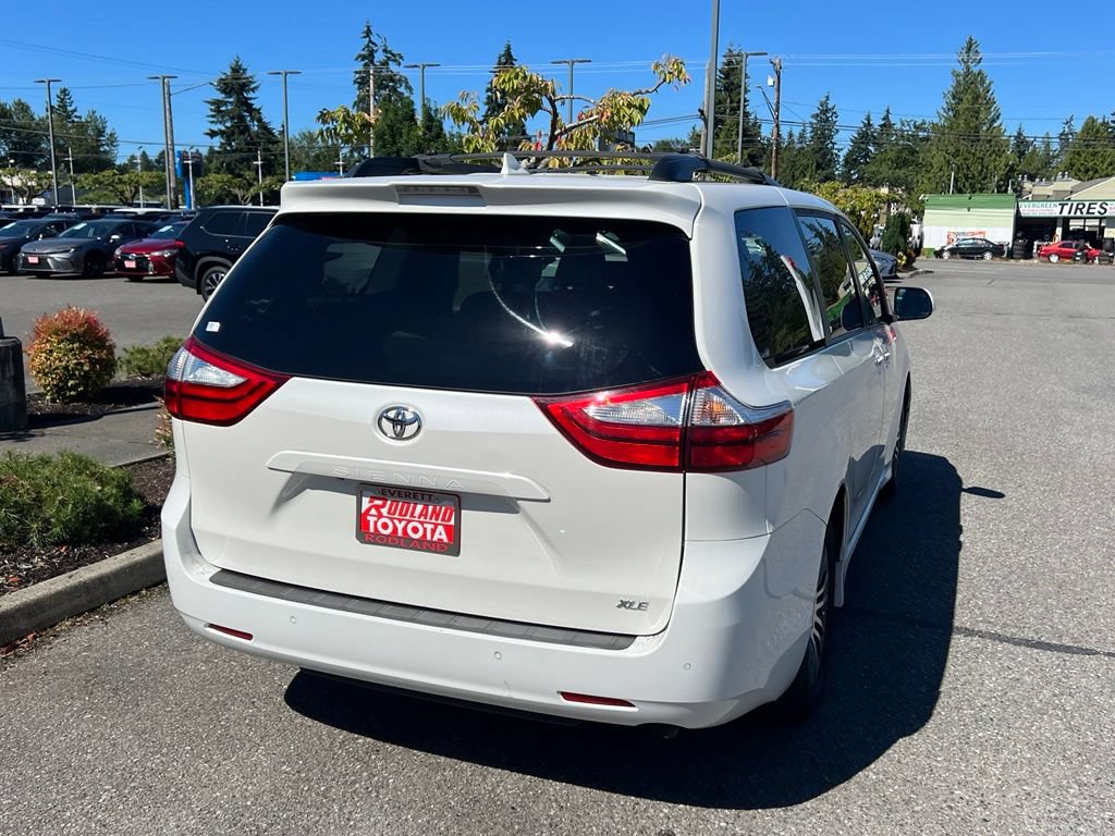 Used 2018 Toyota Sienna XLE w/ XLE Navigation Package FWD image 7