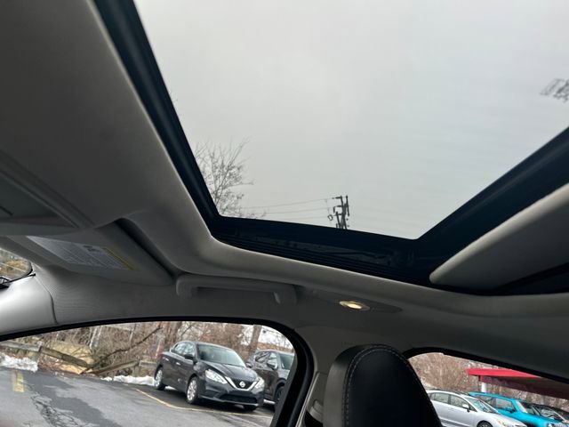 Used 2012 Ford Focus Titanium image 22